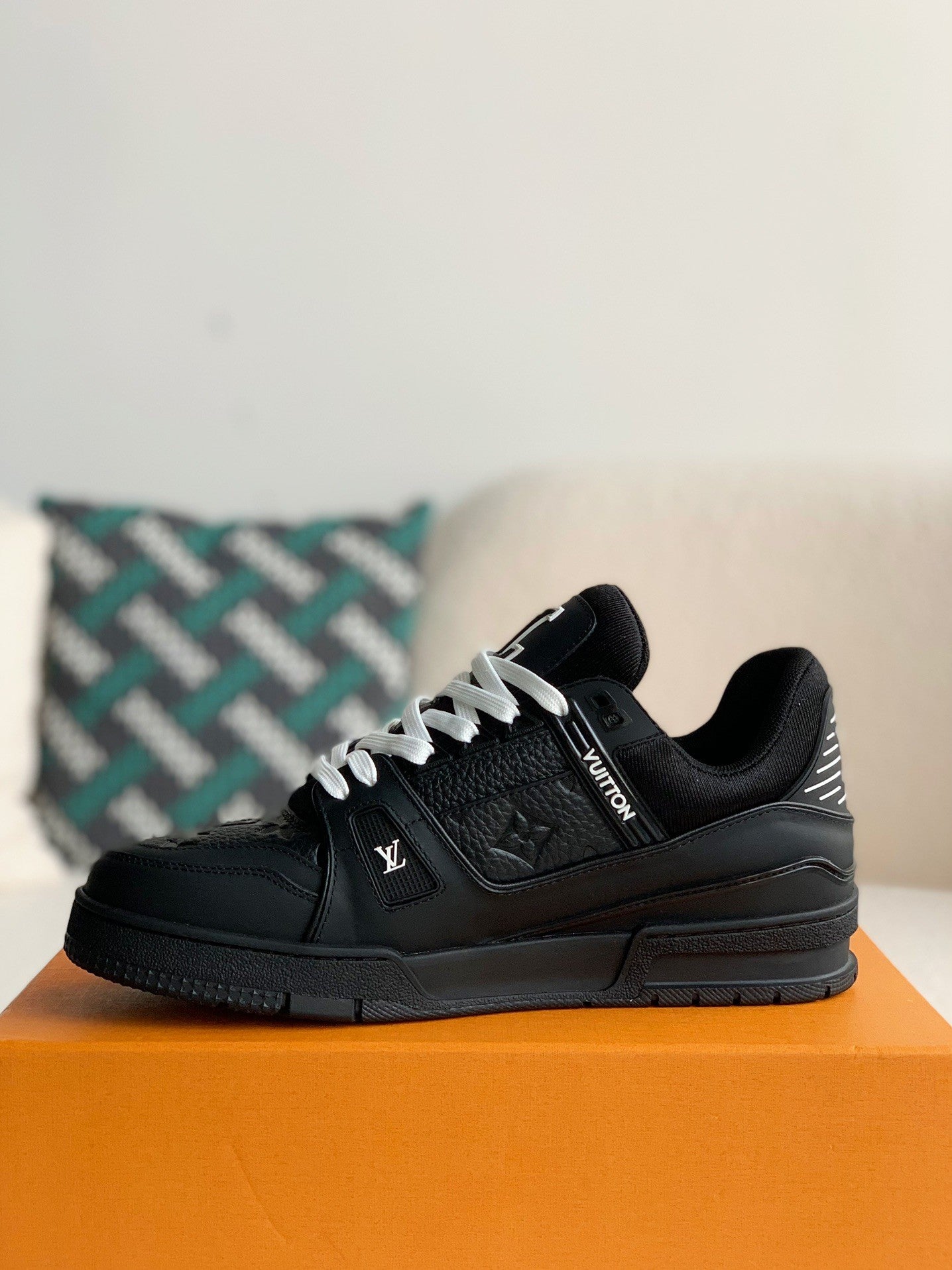 LOUIS VUITTON TRAINER SNEAKERS